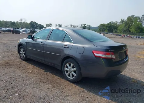 2011 Toyota Camry Se/Le/Xle z USA, uszkodzony, nr VIN 4T4BF3EK1BR097855